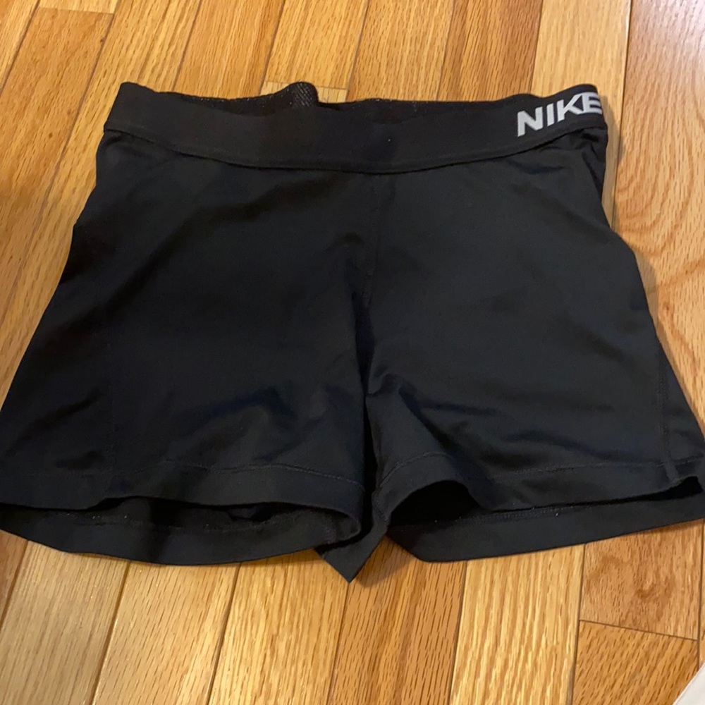 Classic black Nike pro short